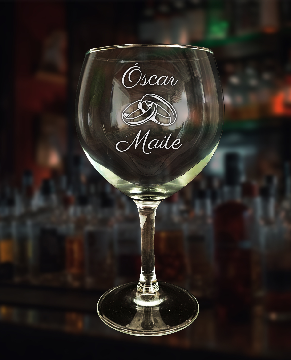 Copa de gin-tònic personalitzada amb disseny d’aliances entrellaçades