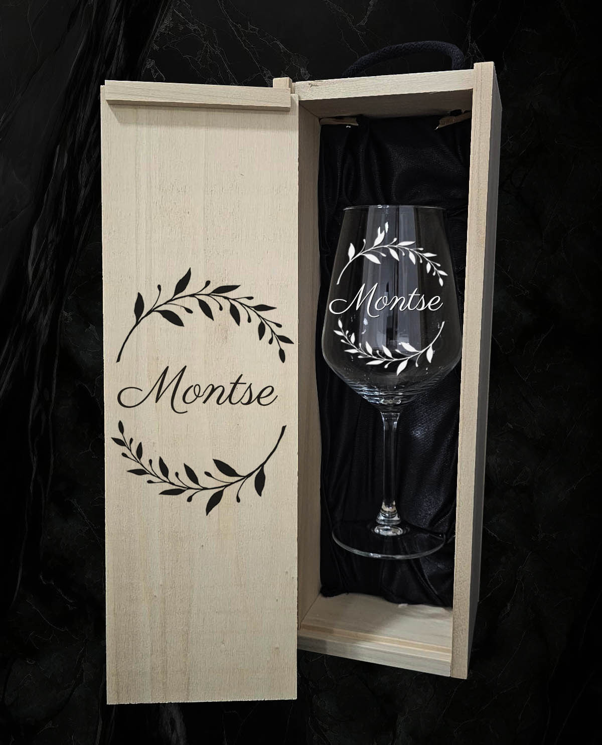 Caja con 1 copa de vino personalizada Diseño Corona Laurel