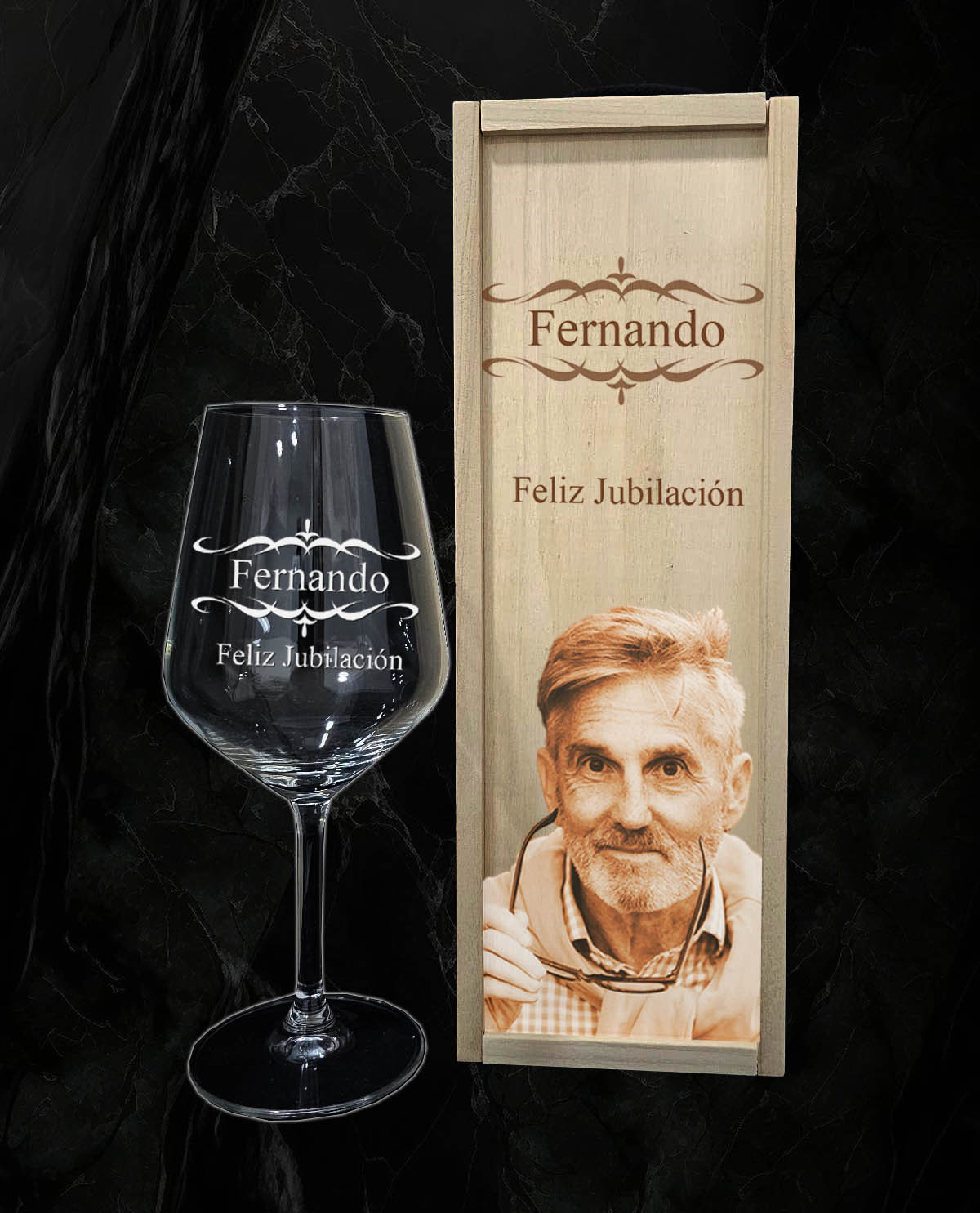 Caja con 1 copa de vino personalizada Diseño Jubilación cenefa