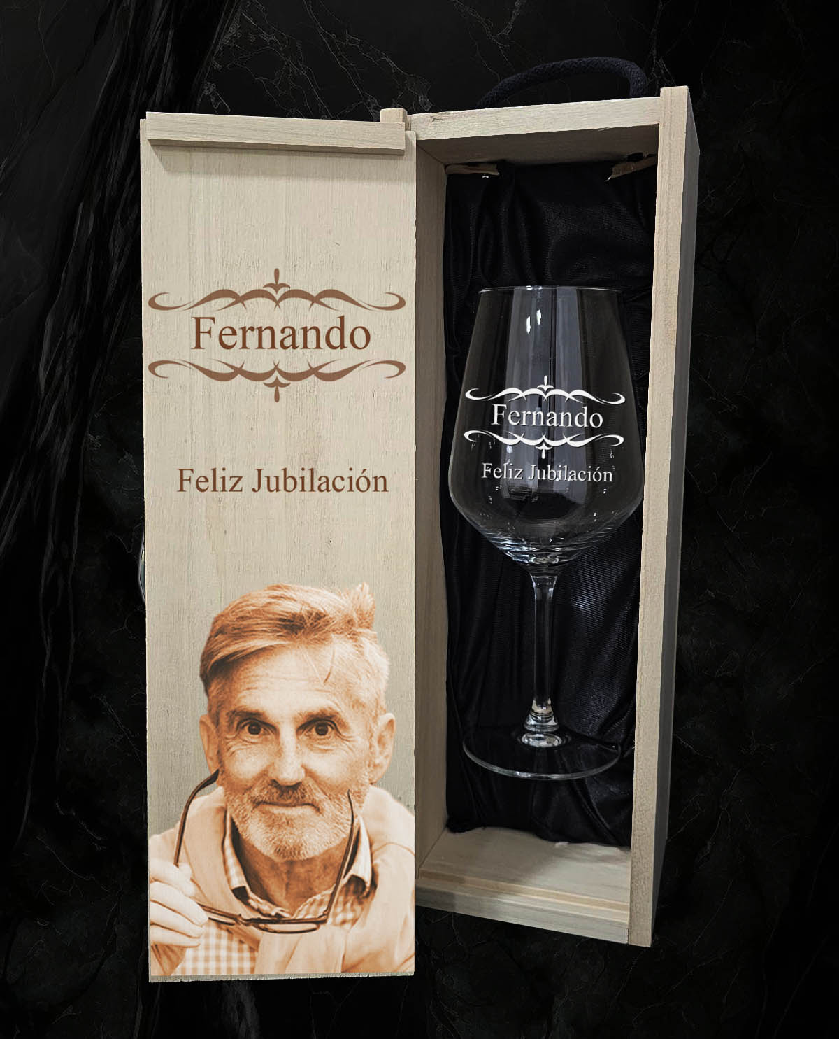 Caja con 1 copa de vino personalizada Diseño Jubilación cenefa