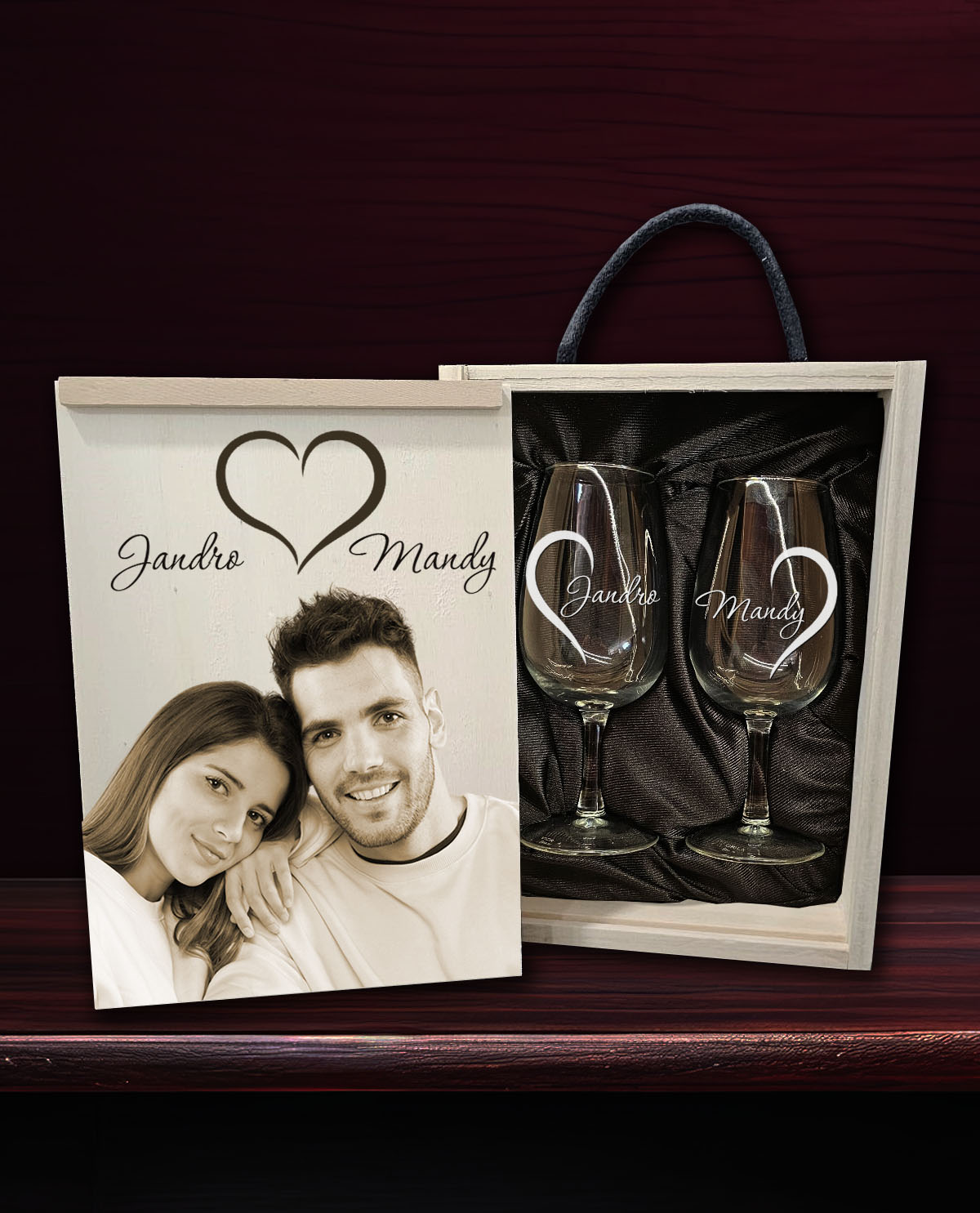 Kit 2 Catavinos con Caja de Madera Personalizados Diseño Medios Corazones