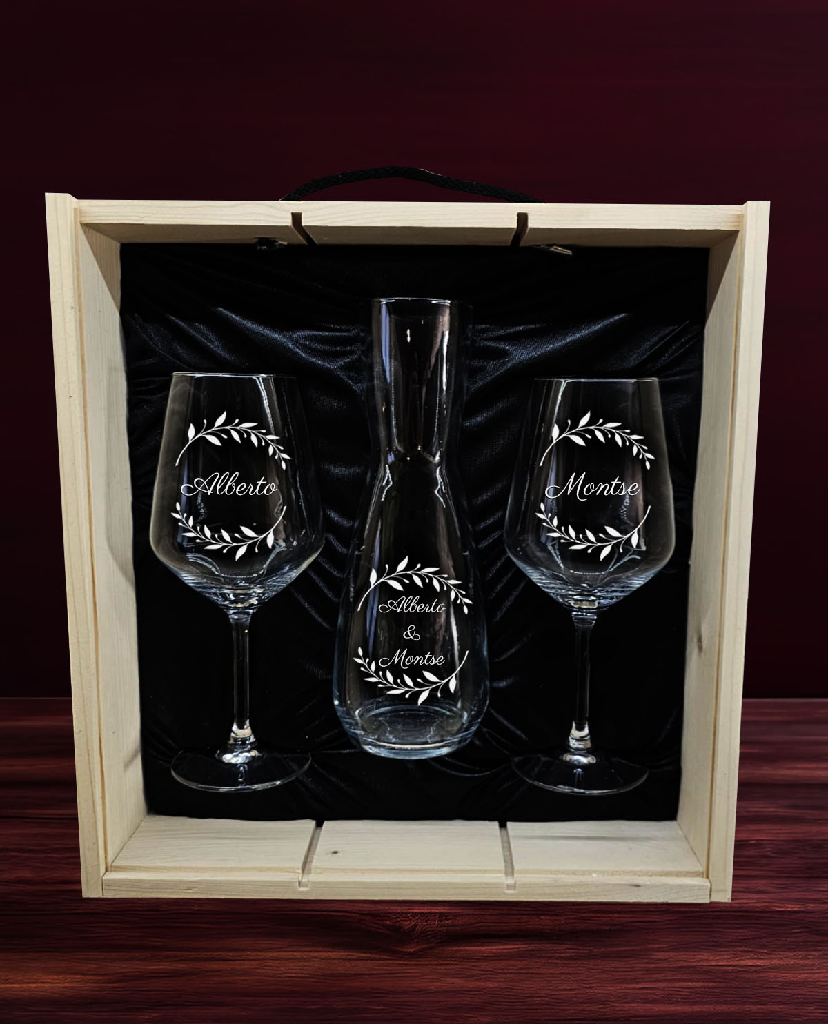 2 Copas de Vino y Decantador con Caja Personalizados Diseño Corona de Laurel