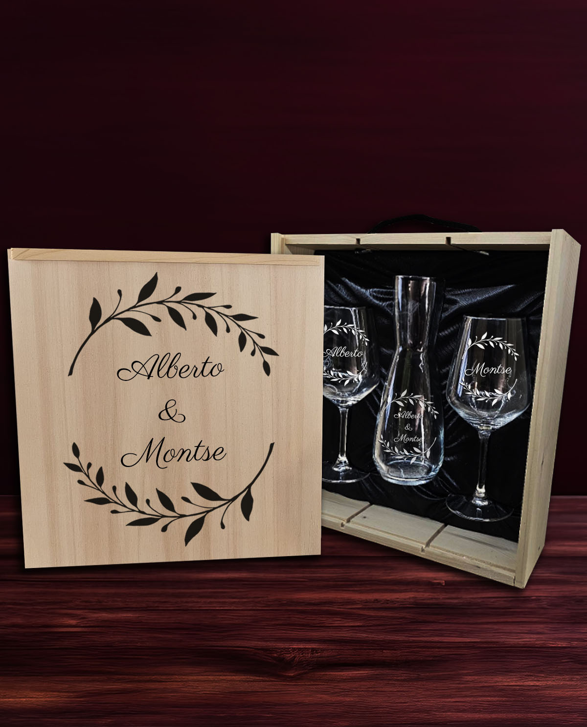 2 Copas de Vino y Decantador con Caja Personalizados Diseño Corona de Laurel