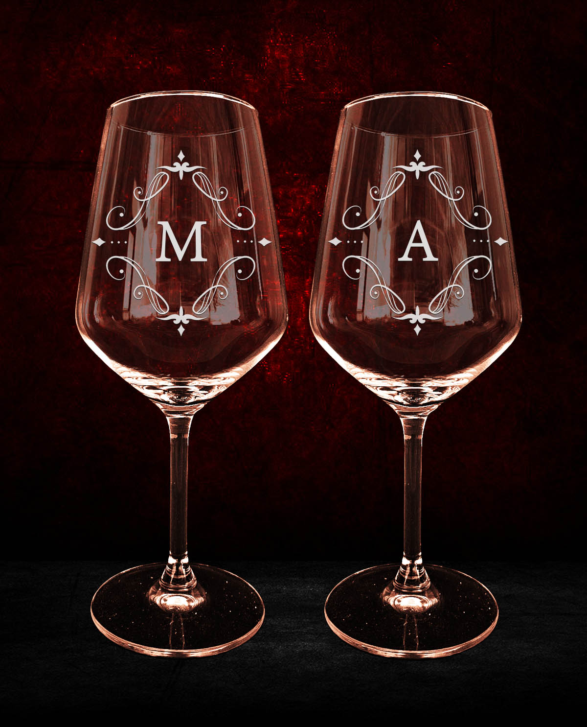 Conjunto de 2 Copos de Vinho Personalizados com Design de Inicial Vintage