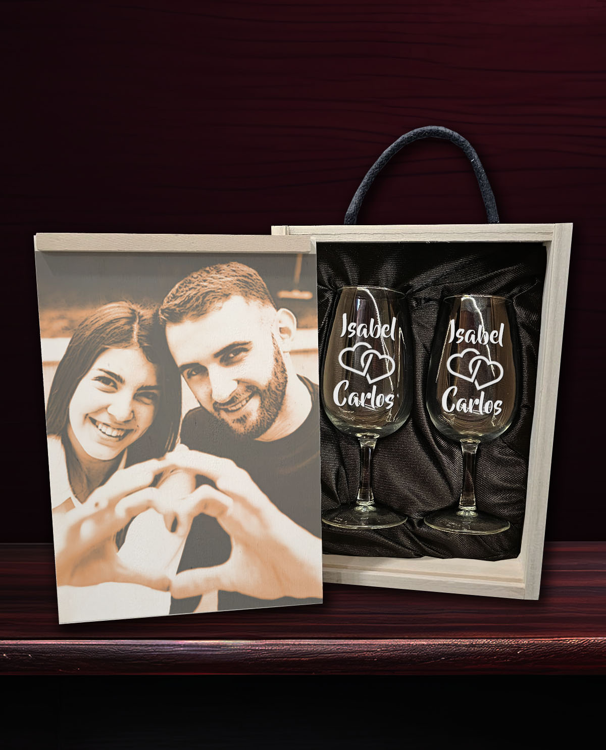 Caixa de madeira com 2 Copos de Prova Personalizados Design Corações Entrelaçados