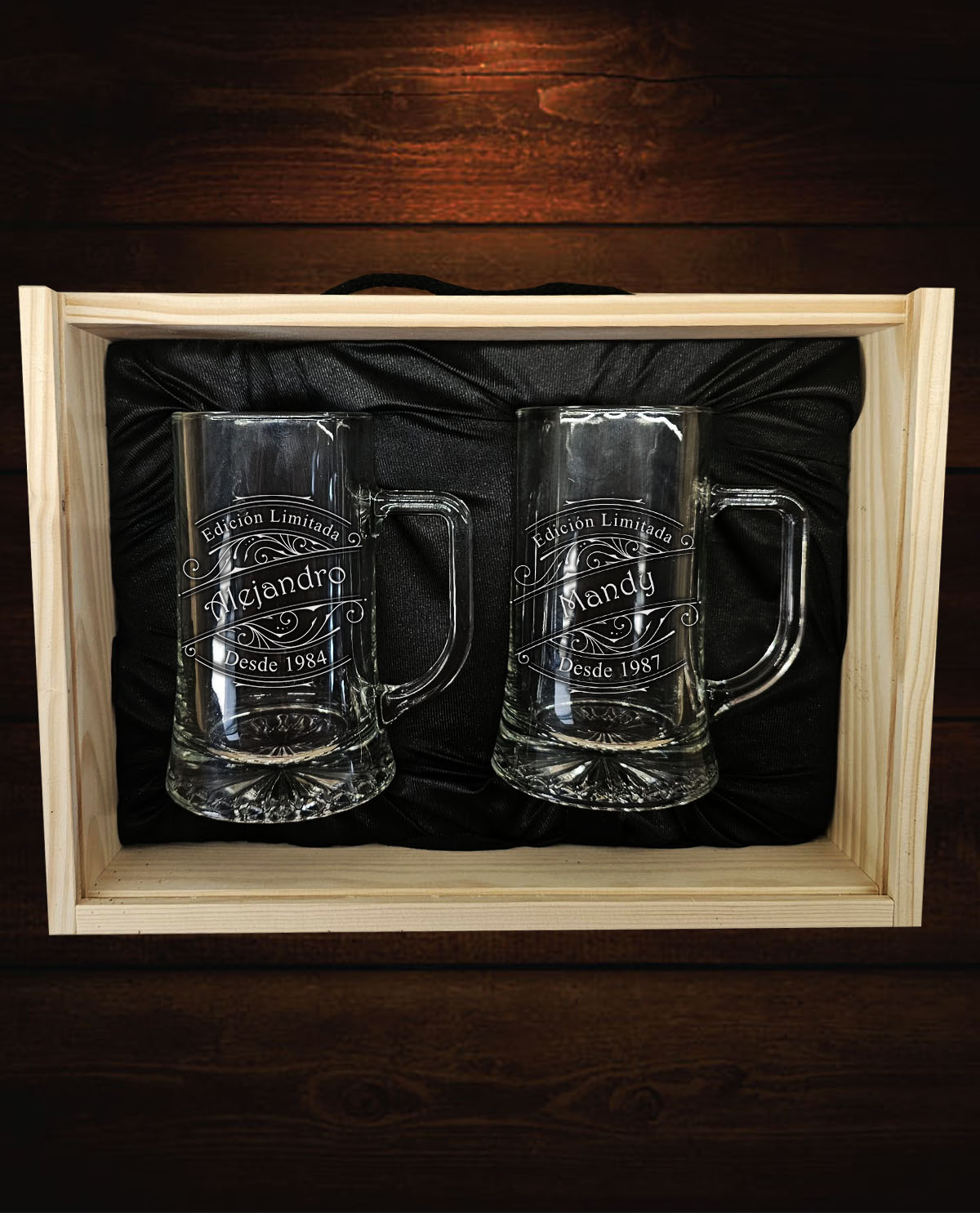 Kit Caixa de Madeira com 2 Canecas de Cerveja Personalizadas Design Edição Limitada com Nome